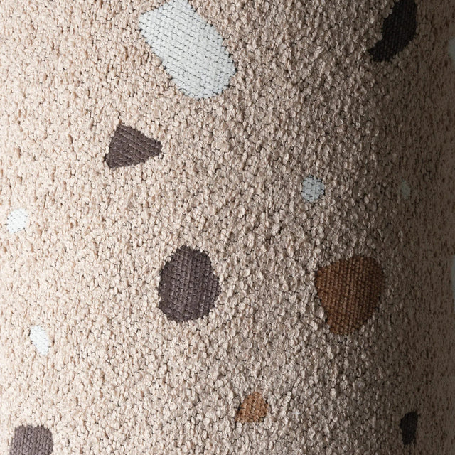 Mueble Cojín Cuadrado de Bouclé & Chenilla Terrazo Beige con acabado beige en ambiente de estilo nórdico