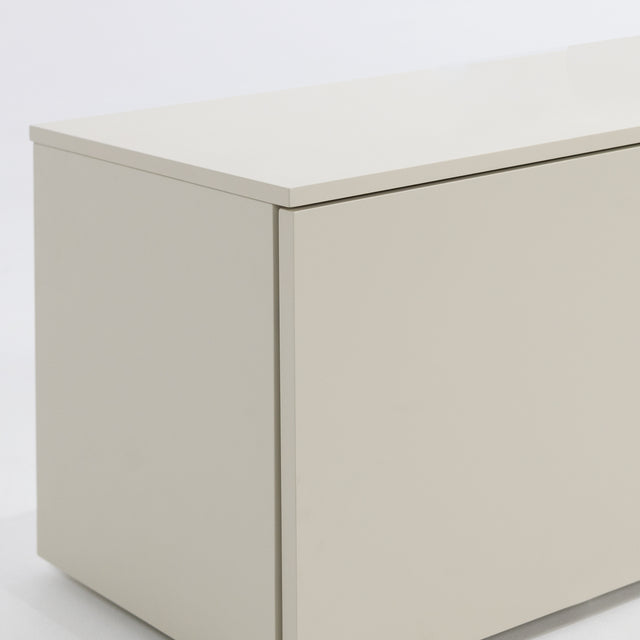 Mueble TV Nolla 200 Arena con acabado blanco detalle de estilo nórdico