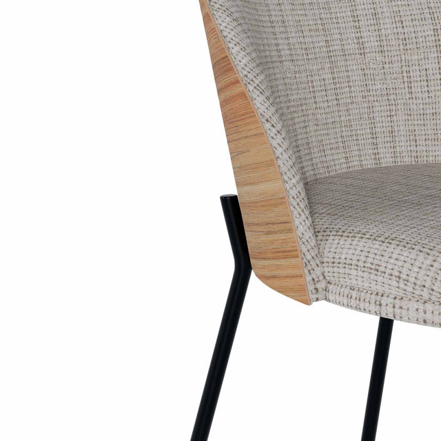 Silla Tapizada Casandra Taupe en ambiente de estilo nórdico