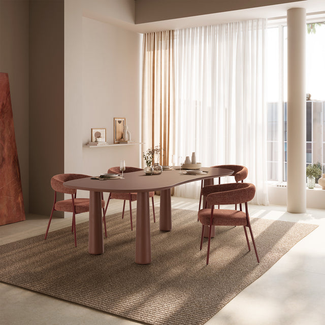Silla de comedor Yuri Teja y patas teja, en ambiente de comedor desde otro ángulo