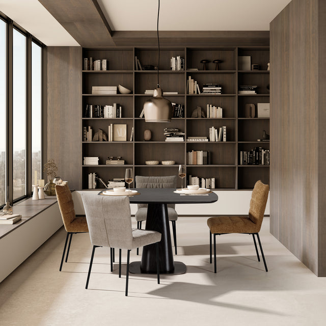 Silla de comedor Naomi Moca, en ambiente de comedor desde otro ángulo