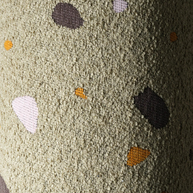 Mueble Cojín Cuadrado de Bouclé & Chenilla Terrazo Verde con acabado verde en ambiente de estilo nórdico