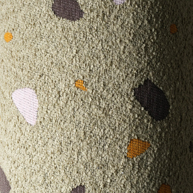Silla Infantil Nube de Bouclé & Chenilla Terrazo Verde con acabado verde en ambiente de estilo nórdico