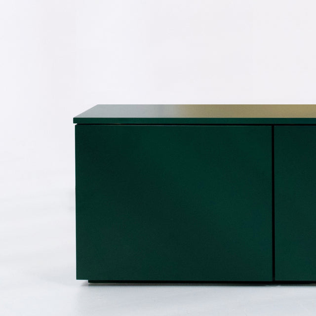 Mueble TV Nolla 200 Verde Musgo con acabado verde detalle de estilo nórdico