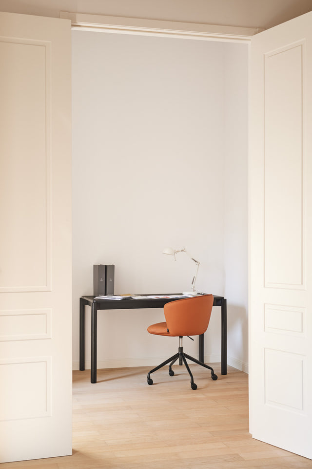 Vista lateral Escritorio rectangular Atlas 136 Madera Negra Homeoffice Teulat Slowdeco
