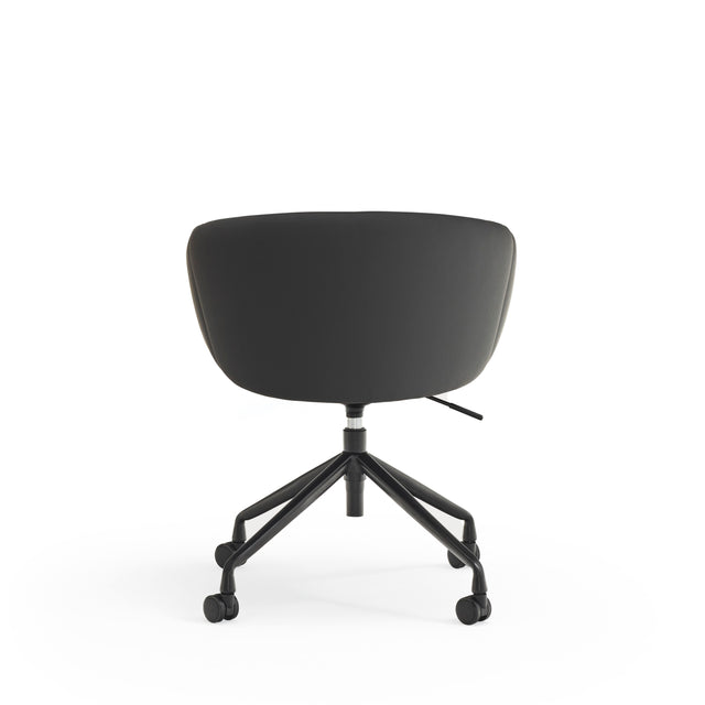 Silla Giratoria 360º ADD Negro Con Reposabrazos y Ruedas con acabado negro en ambiente de estilo nórdico