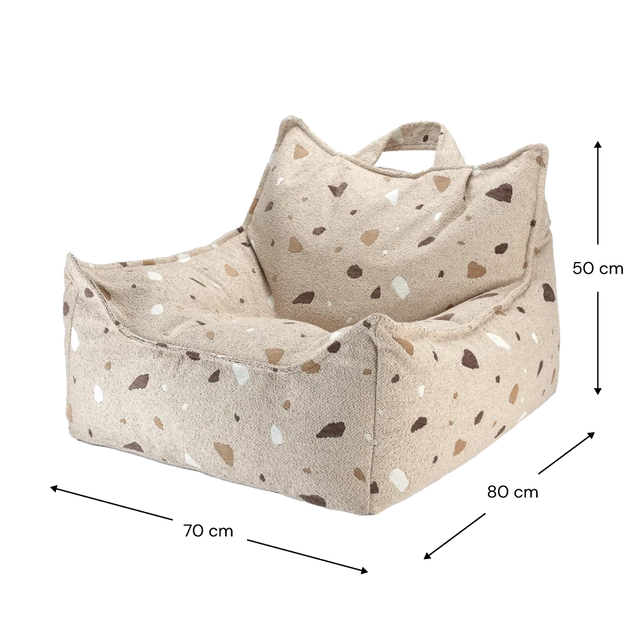 Silla Set Puf Infantil Silla + Cuadrado de Bouclé & Chenilla Terrazo Beige con acabado beige en ambiente de estilo nórdico