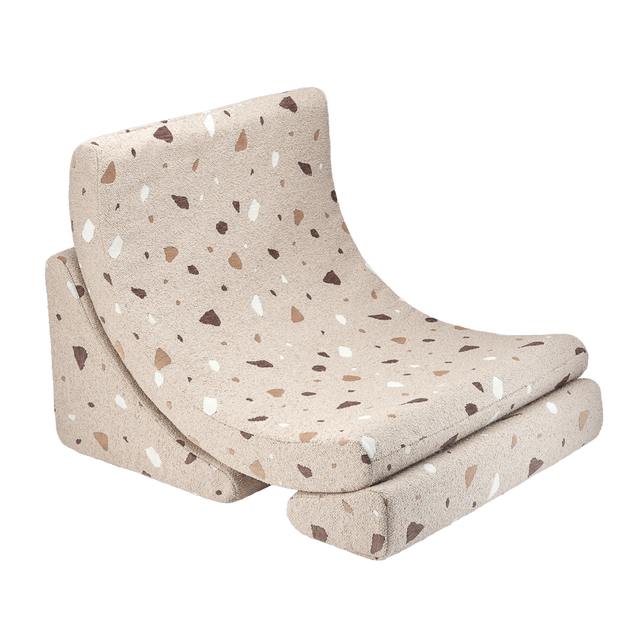 Sillón infantil tejido terrazo Luna con acabado beige, tejido en ambiente de estilo nórdico