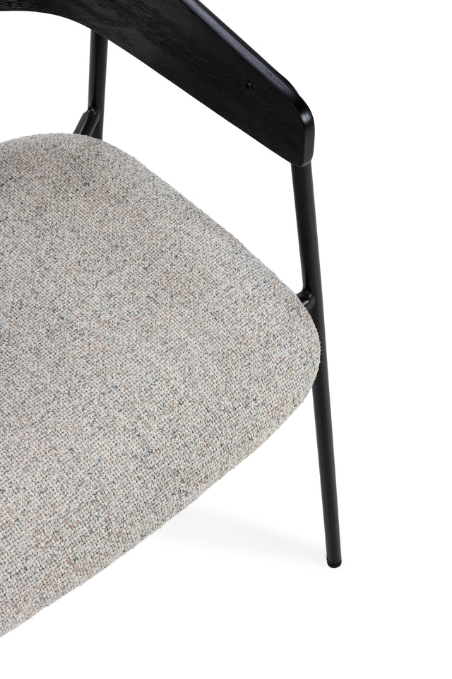 Silla Tapizada Cora Beige & Negro, detalle del acabado