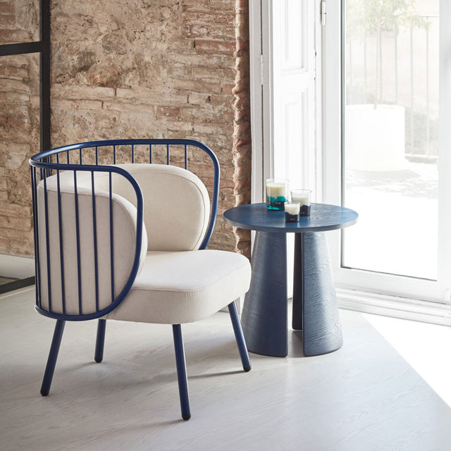 Vista lateral butaca Nabi Azul Marino Tapizado Greta Estructura  Metálica salón comedor Teulat Slowdeco