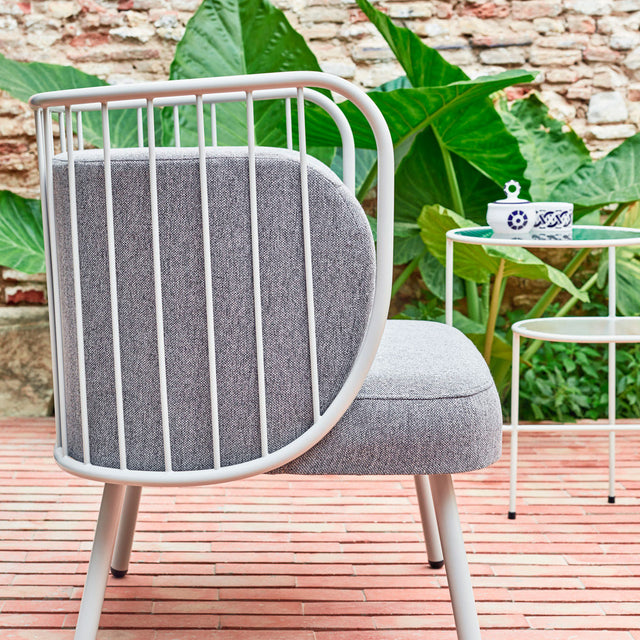 Vista lateral butaca Nabi Crema Tapizado Greta Estructura  Metálica terraza jardín Teulat Slowdeco